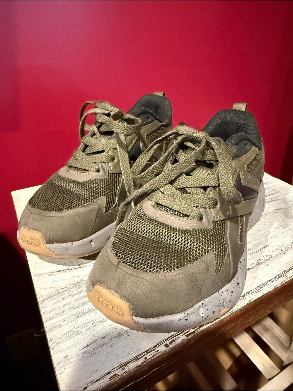 Reebok EUC Boys Sz 1 Kids Olive Green and Tan Sneakers